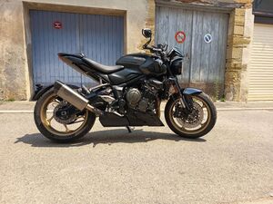 TRIUMPH TRIDENT 800
